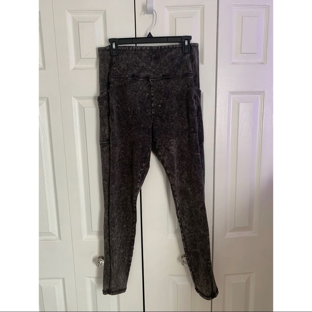 AE Acid Wash Leggings!